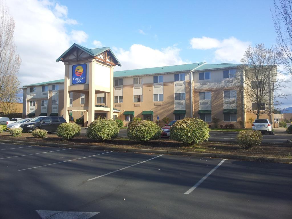 Comfort Inn Medford South Bagian luar foto